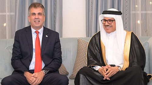 وسط ترحيب حار وتوبيخ للمنامة!.. كوهين يصل البحرين