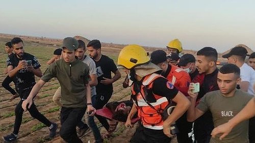 استشهاد وإصابة 12 فلسطينياً بنيران الاحتلال على حدود قطاع غزة