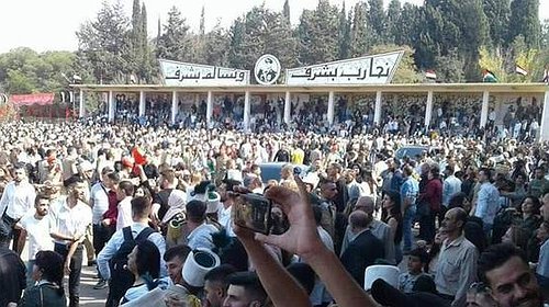 مئات القتلى والجرحى باستهداف حفل عسكري بالمُسيرات في حمص