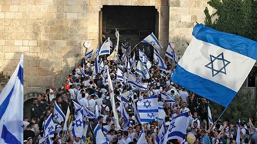مسؤولون إسرائيليون: مسيرة الأعلام ستُقام في القدس حتى لو أدت إلى تصعيد