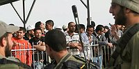 مسؤول عسكري يتحدث عن تسهيلات لغزة واغتيال العاروري