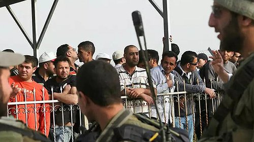 مسؤول عسكري يتحدث عن تسهيلات لغزة واغتيال العاروري